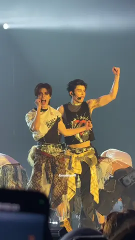 PondPhuwin - ATEEZ WORK cover at PONDPHUWIN RENDEZVOUS 2025 D3 @ppnaravit @phuwintang  #ppnaravit #phuwintang #pondphuwinfancon 