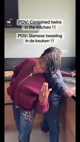 Coordination level: conjoined twins 👯‍♀️  #chenelvaensheneeva #fyp #voorjou #humor #cookie 