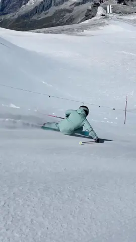 Carving to the max 🔥🔥🔥 #ski #carving #freshsnow #wintersport #skitok 🎥 Jacopo Bonocorsi