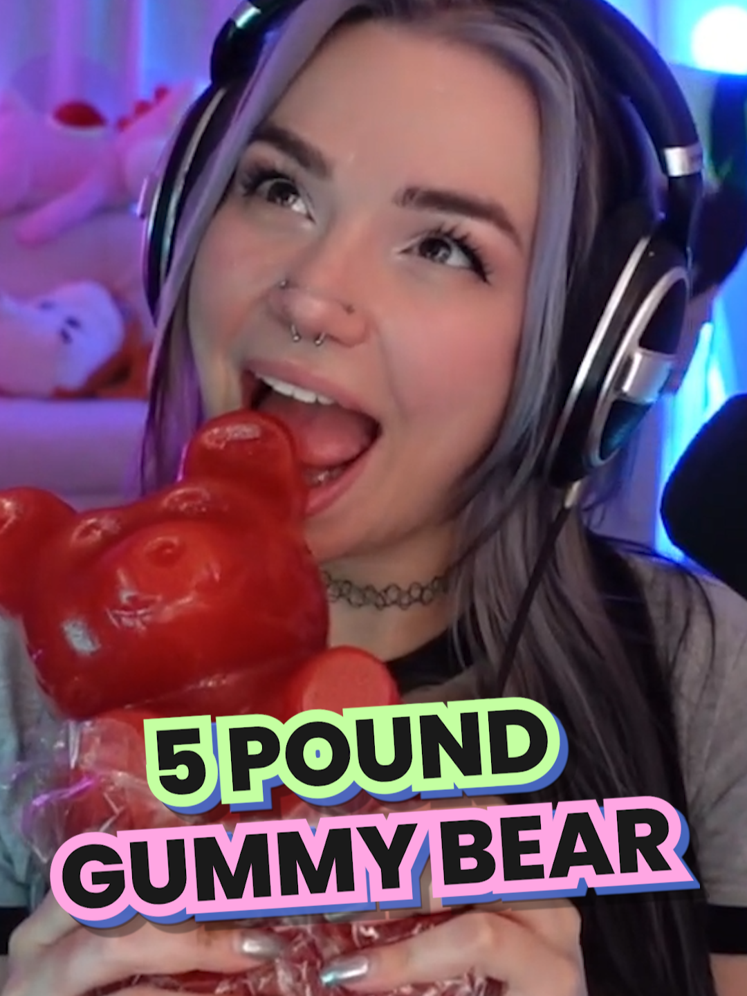Me or the bear? 😂 #justchatting #tastetest #roastme #funnymoments #girlstreamer