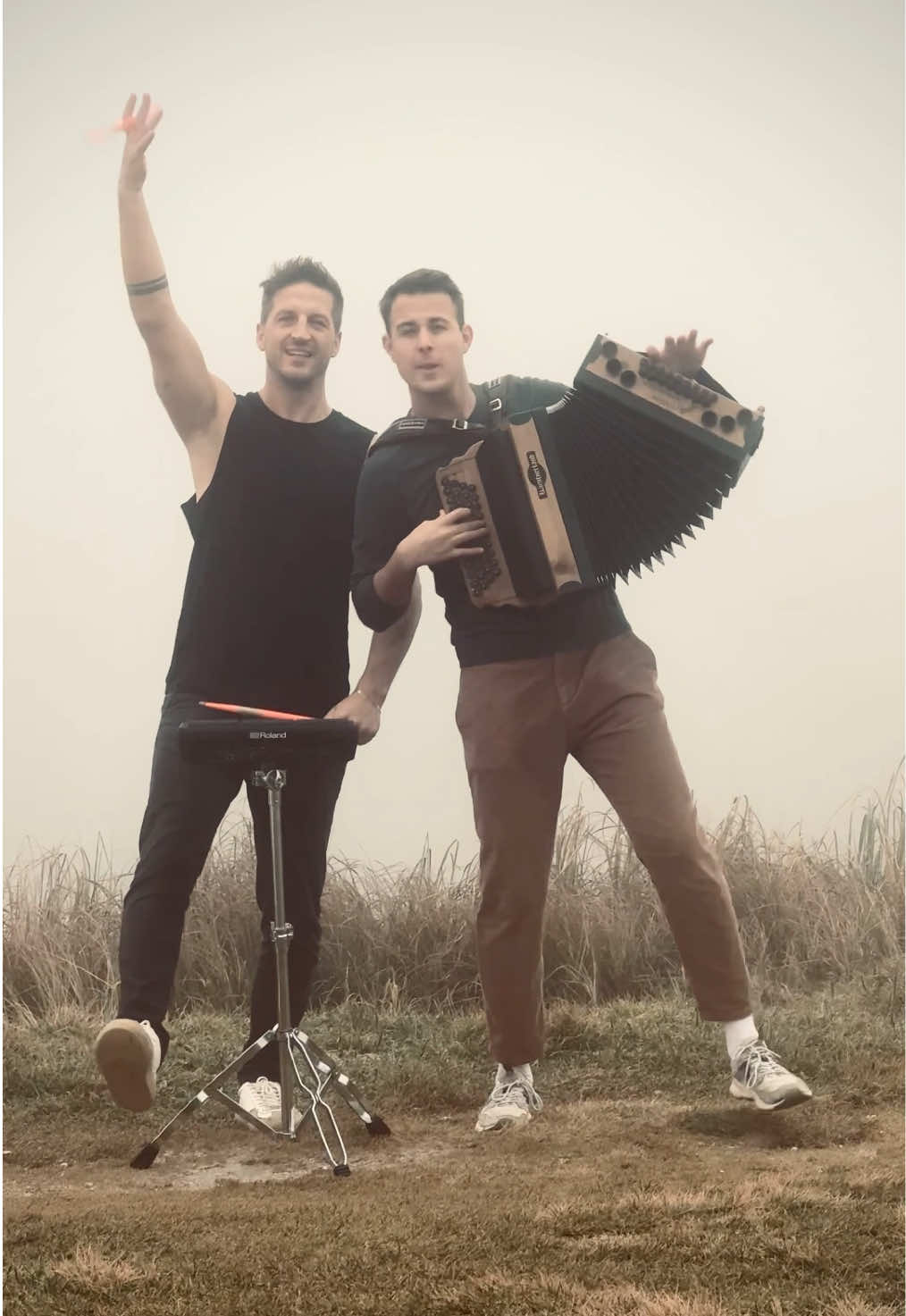 on the way to cortina, everything was covered in fog. Just that weird feeling of something epic coming. so we played. right there, in the middle of nowhere.