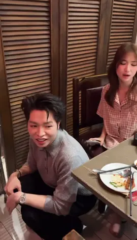 Quyết tâm không để em trai cõng, Đức Phúc muốn cõng nhưng chị cứ không cho kkk Cre: 299.n.luan #ducphuc #дыкфук #hoaminzy #xh #cute 