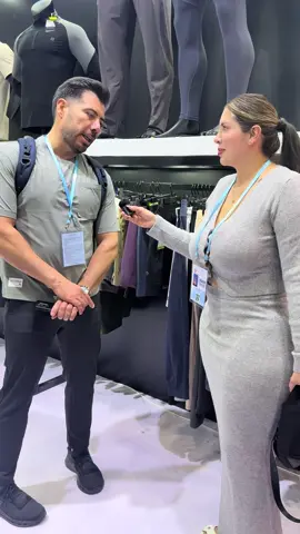 En la feria más grande de negocios en China 🇨🇳  #guangzhou  #china