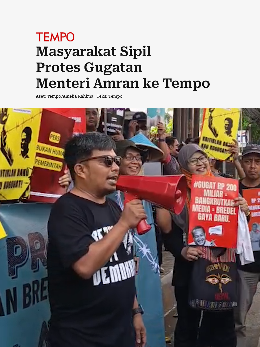 Koalisi Masyarakat Sipil menggelar demonstrasi di depan Pengadilan Negeri Jakarta Selatan pada 3 November 2025 untuk mendukung Tempo dalam gugatan yang dilayangkan Menteri Pertanian Amran Sulaiman karena motion graphic berita harian Tempo edisi 16 Mei 2025 