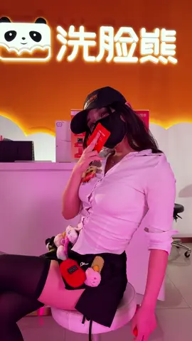 当我拿出这副牌，你又该如何应对 #发牌摇 #洗脸熊 #洗脸熊舞团 #抖音潮流舞蹈地图 #发牌