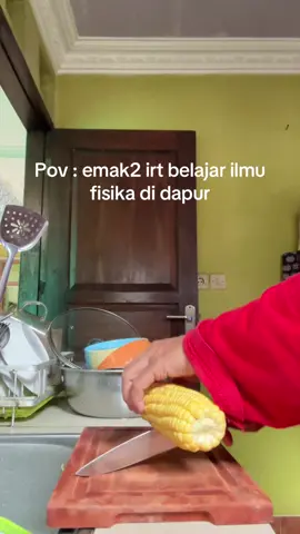 Ternyata mudah bukan membelahnya??? ( berkata dengan nada ala ibu siska ) #tipsdapur #tipsandtricks #dapursederhana #jagungmanis #hacklife 