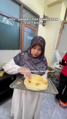 Kulit risol kalo gosong dijadiin risol nantinya pahit, apalagi kalo sampe ke tangan customer bisa jadi bencana 😭 Makanya kita harus sidak di saat saat tertentu biar ketahuan kalo ada kesalahan yang dibiasakan atau tidak 😋 Mau order? Langsung gas ke outlet @debunzi_risol terdekat! Atau pesan online dengan cara Klik link yang ada di bio ❤️   Outlet Debunzi Bandung : 📍Burangrang Jl. Burangrang No.13, Burangrang, Kec. Lengkong, Kota Bandung, Jawa Barat 40262 📍Dago Jl. Ir. H. Juanda No.86, Lebak gede, Kec. Coblong, Kota Bandung, Jawa Barat 40132 📍Bojongsoang Jl. Raya Bojongsoang No. 254A, Cipagalo, Kec. Bojongsoang, Kab. Bandung, Jawa Barat 40287 📍 Trans Studio Mall Bandung – Lt.2 Food Court #debunzirisol #kulitrisol #sidak #owner #foryou 