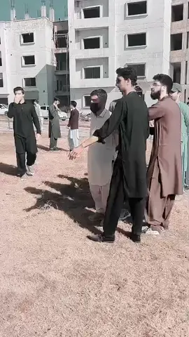 پتہ نہیں مخلص ہے بھی ک نہیں آنکھیں تو سب کی خوبصورت ہوتی ہیں 🥺