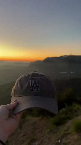 The sunset was beautiful tonight #losangeles #dodgers #traveltiktok #birthdaygirl 