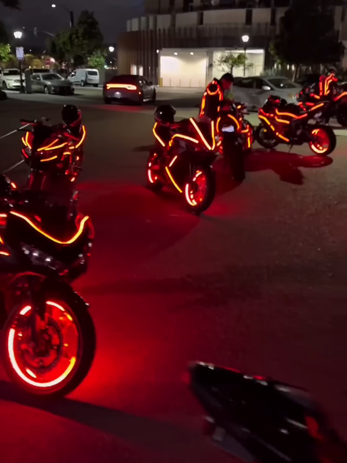 did we win best halloween costume?? #motorcycle #tron #halloween #halloweencostume #tronares 