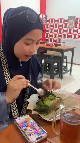 Perdana faia makan baso saporsi kunyalira @Minasang Salatri @VINAJAYANTI 