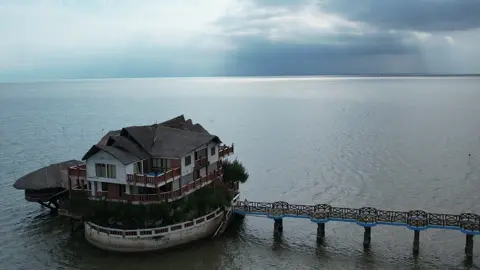 kĩ niệm biển Cần Giờ. Bây giờ ko biết còn hay ko.#cangio #cangiobeach 