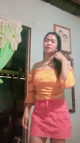 Bloated nanaman kasi Hahahaha paki dedma nalang HAHHAA