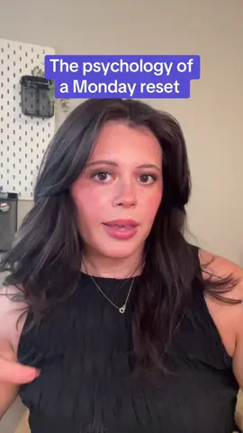 The psychology of a Monday reset #thegirlwhoanalyzes #mondays #mondayreset #psychologyfacts 