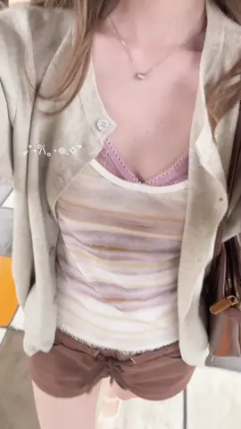 เสื้อสายเดี่ยวลายริ้วสุดคิ้วทึ 🎀✨ #เสื้อสายเดี่ยว #เสื้อสายเดี่ยวน่ารัก #ป้ายยาเสื้อผ้า #เสื้อน่ารัก 