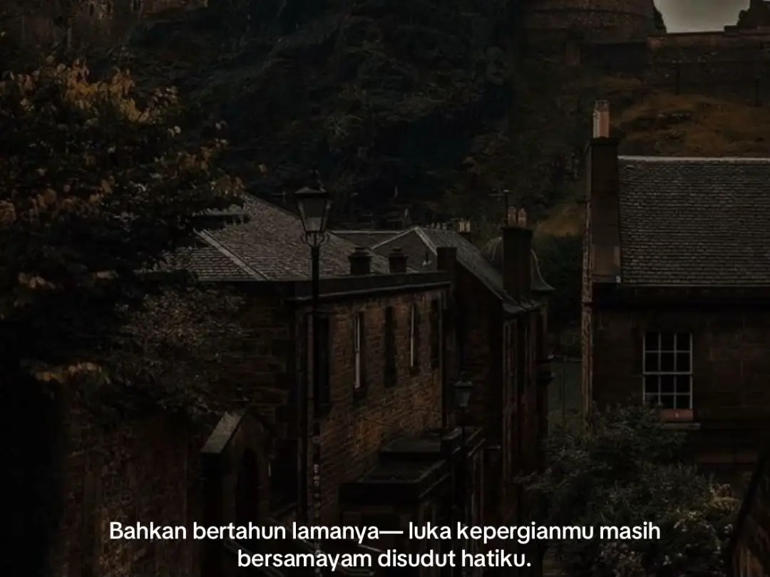 Tapi lukanya tidak pernah berkurang sedikitpun, rindunya tak pernah pergi sedetikpun. Bahkan bertahun lamanya— luka kepergianmu masih bersamayam disudut hatiku. Sehari setelah pergimu— semua orang akan melupakanmu tetapi tidak denganku, kau masih terkenang, tidak pernah luput dari doaku, tak pernah hilang dari hatiku. Katanya, setiap nyawa akan meninggalkan raganya jika waktunya tiba— aku yakin dengan hal itu dan aku tahu betul perihal kematian. Tapi mengapa ketika kau yang pergi, aku membenci kalimat itu. Sesak didada masih terasa, walau waktu bergulir begitu cepat, sialnya aku merasa semua hal berjalan lambar. Langkahku tak lagi seindah ketika kau masih disini.