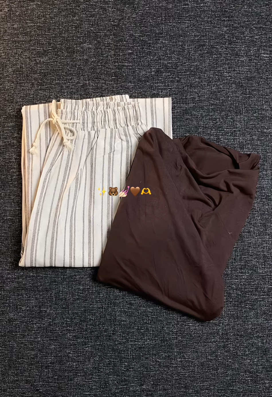 Outfit simpel chek🫶#stripepants #celanawanita #outfitsimpel #outfitideas #fyp 