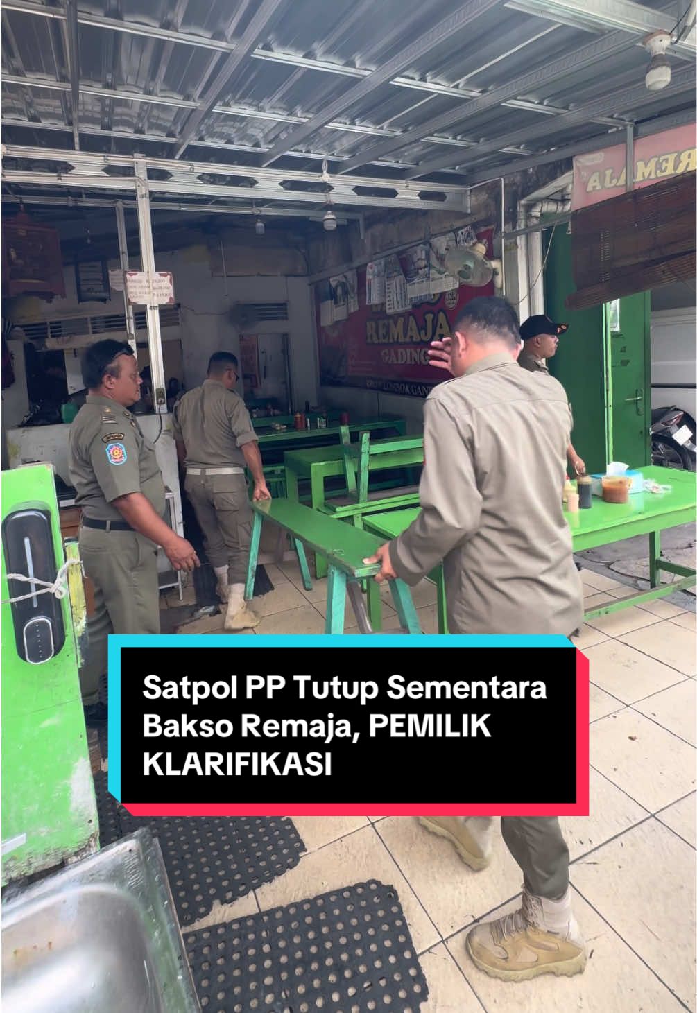 Satpol PP Solo menutup sementara Bakso Remaja Gading, sembari menunggu hasil laboratorium keluar. Begini KLARIFIKASI PEMILIK #baksoremaja #bakso 