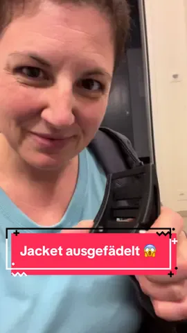 Jacket ausgefädelt😱😳😬 Keine Bange - hier erfährst du, wie den Befestigungsgurt wieder richtig montierst.💙 Willst du mehr über deine Ausrüstung erfahren? Dann melde dich an für den Equipment Specialty am 11. Januar.🤿🤩 #tauchen #scubadiving #mydive #jacket #jacketgurt @Cressi 1946 @PADI 
