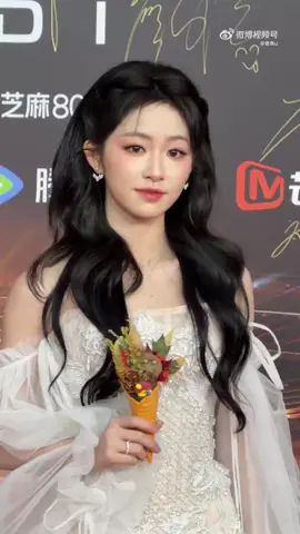 Dương Hật Tử đi thảm đỏ Đêm Hội Tầm Nhìn Weibo  #duonghattu #xuhuong #xuhuong #xuhuong #xuhuong 