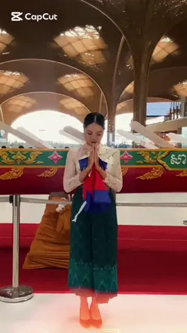 Welcome to Cambodia 🇰🇭  រីករាយព្រះរាជពិធីបុណ្យអុំទូក បណ្ដែតប្រទីប និងសំពះព្រះខែ អកអំបុក🎇🎊 #waterfestival #cambodia #phompenh #foryou 