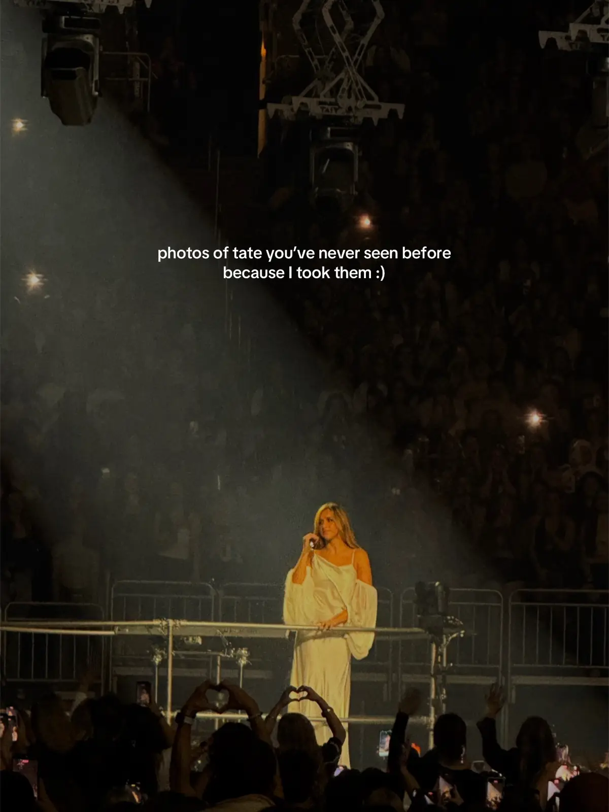 rate my photography skills @tate mcrae #tatemcrae #misspossessivetour #tatemcraetour #fyp #foryoupage 