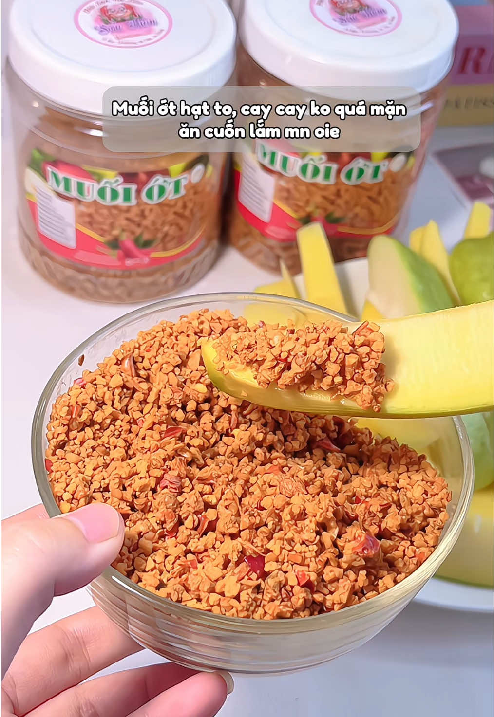 Muối ớt hạt to ăn siuu cuốn mấy bà oieee, chấm gì cũng ngonnn #muoiot #muoiottayninh #muoiotdo #muoiotdo #muốiớt 