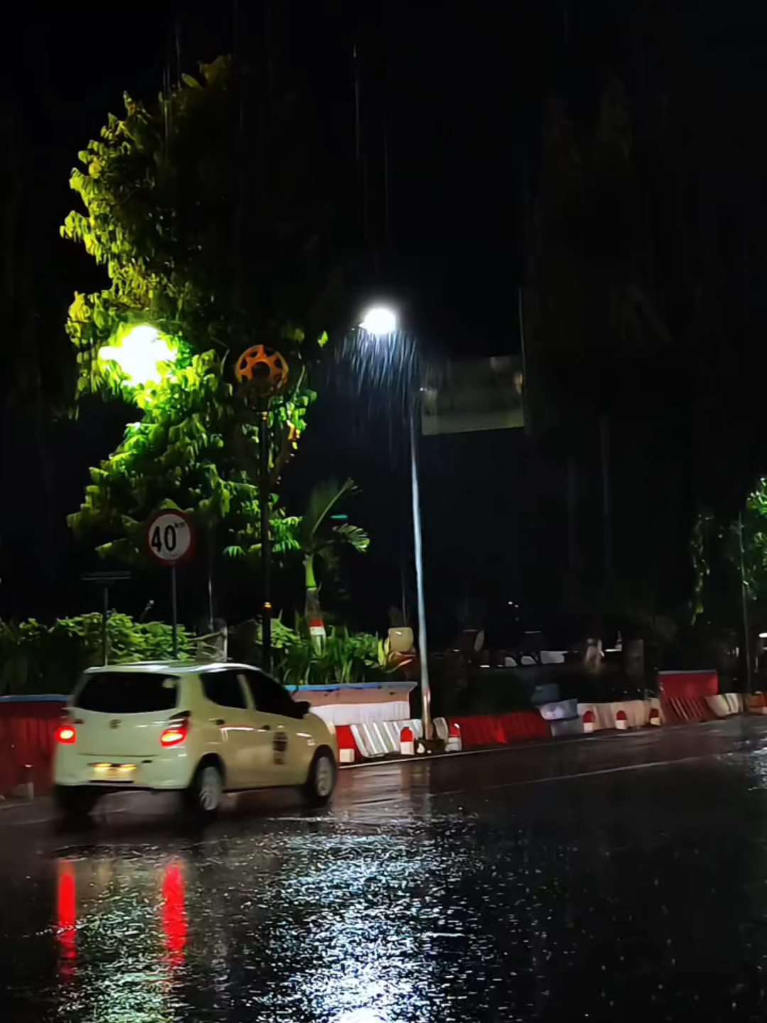 Kadang luih penak kudanan,timbang salah Ngon ngiyup Tapi aku luih milih ngiyup,timbang masuk angin' ngreges dek🤣#mentahanvideo #mojokertojalanjalan #mojokertotiktok #masukberandafyp #vibeshujan #mojokerto24jam #mojokertokeren