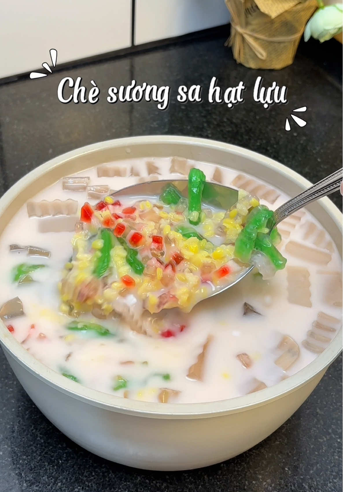 Bữa nào mấy chị nấu thử chè sương sa hạt lựu này cho cả nhà cùng ăn nha #chesuongsahatluu #foodreview #bepmebong #xuhuong #fyp 