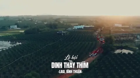Nét văn hoá nhân văn của người Việt là luôn tưởng nhớ, ghi ơn những bậc tiền nhân, những người đã góp công góp sức phò trợ dân làng, được tôn lên thành Thần bảo hộ vùng đất xứ sở. Đối với vùng đất Lagi là Thầy Thím, một đôi vợ chồng đạo sĩ đã ra sức cứu giúp dân nghèo, phò trợ những ngư dân qua cơn hiểm nguy. Một câu chuyện cách đây khoảng gần 200 năm, nay đã là nét tín ngưỡng đặc trưng của đất Bình Thuận, và đã là di sản văn hoá phi vật thể cấp Quốc Gia _ Ngoài ra, tại vùng đất này còn có vị tổ sư Trần Hữu Đức ẩn tu trên núi Tà Cú cũng nổi tiếng với những giai thoại chữa bệnh cứu người, là vị khai sơn ngôi chùa núi Tà Cú, sắp tới đây cũng đến ngày giỗ, lại một dịp để bà con thập phương hội tụ về để thắp nên nén nhang tưởng nhớ công đức. Trong thời gian 2 dịp đại lễ, đều sẽ có các chương trình về cáp treo tại núi Tà Cú. Chi tiết xin liên hệ @ttc_world_tacu. #dinhthaythim #dinhthaythim_binhthuan #diaphuongchi #vănhoá #núitàcú