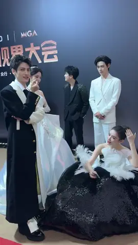 LUO YUNXI & CAST Whispers Of Fate #weibotvandinternetvideosummit2025 #luoyunxi #whispersoffate #weibovisionconference #weibotvandinternetvideosummit2025 