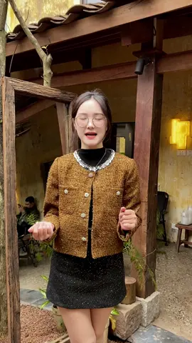 Aoa khoác dạ nữ viền ngọc dáng ngắn