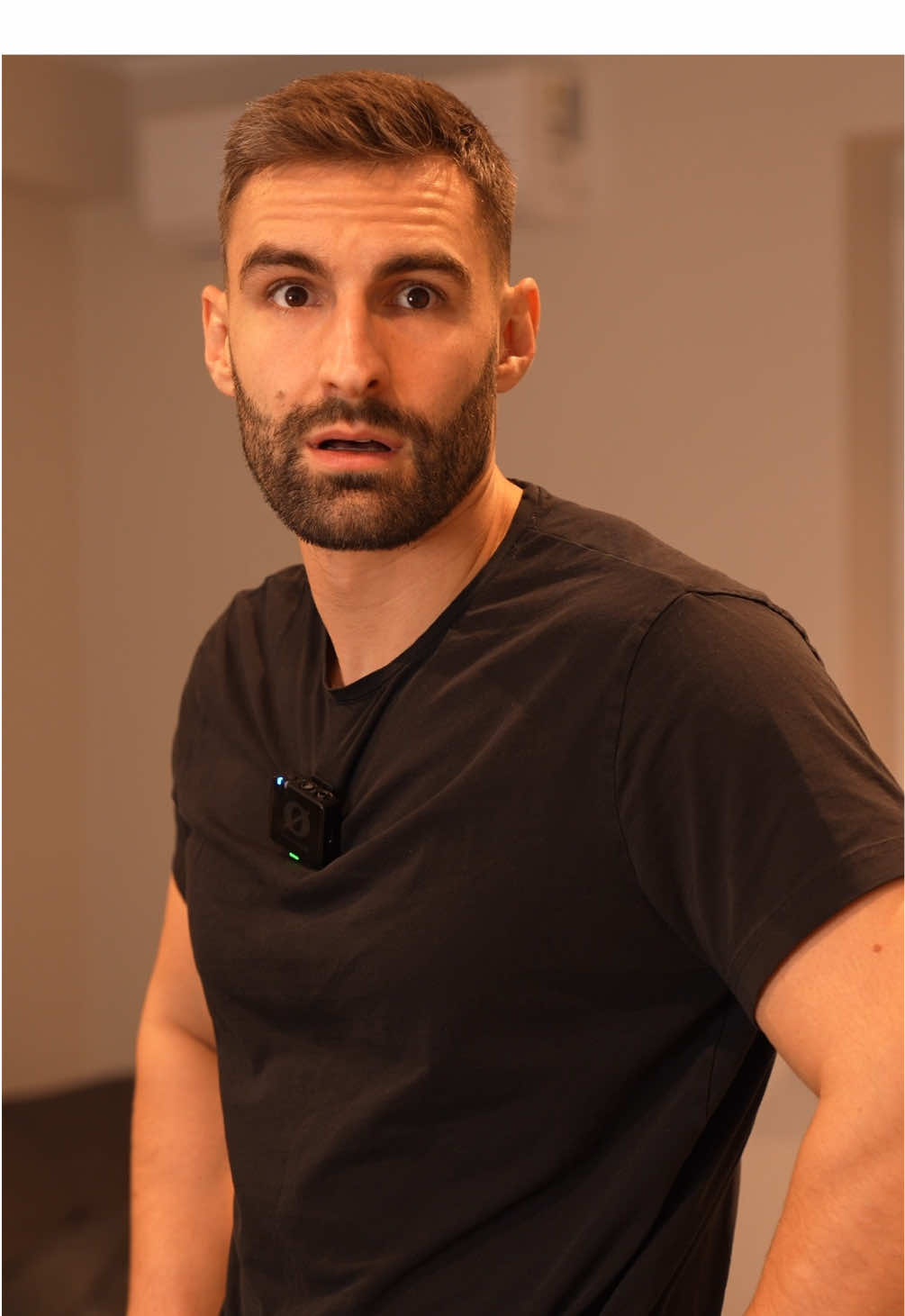 Kto pierwszy wpadł do nas na kontrolę jakości remontu? 😅 Oczywiście że człowiek ekspert od wszystkiego… 😂 Człowiek który zawsze wesprze dobrym słowem 🤡 #waszek #waszek_mati 