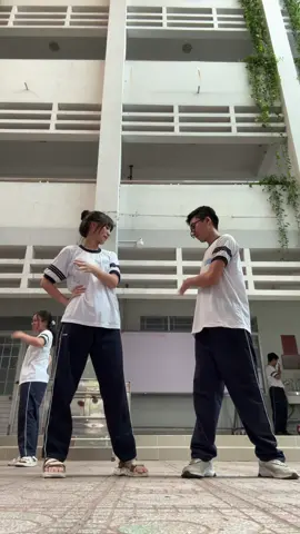 Ụa ngta đang nhẩy mờ!??? #dance #fun #xuhuong #xh #sturdy