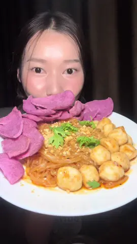 เส้นเล็กแซ่บแห้งกินกับข้าวเกรียบมันม่วงเข้ากันมากทุกคน #tiktokพากิน #มังกรคู่ #fyp