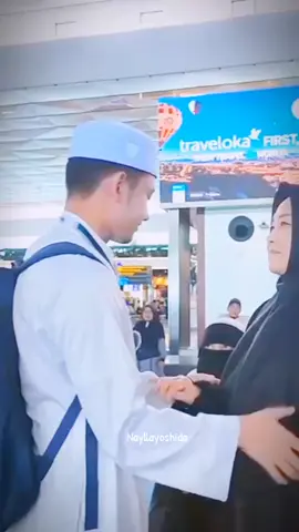 Dari kecil sllu bersama, dan skarang udh pda dewasa hrus berpisah untuk smentara wktu, sama² sedang mnuntut ilmu,, smoga menjadi anak² yg sukses dunia akherat, bisa membahagiakan kedua org tua aamiin 🤲🏻😇 #fypシ゚  #alwiassegaf03 #aminahyoshidaassegaf #mondok 