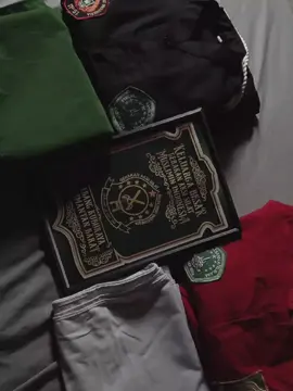 Bukan seragam maupun baju dinas, tapi ini adalah baju sakral dan Selendang hijau mau pun selendang putih yang aku perjuangkan disaat kalian tertidur lelap 😇 .masa siswa dan kenangan yang ngk akan pernah terlupakan 