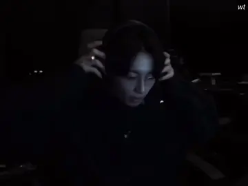 these glasses on jungkook are so sexy 🫦#jungkook #jeonjungkook #fypシ #btsarmy #army #bangtan #highlight #kpop #foryou #viral 