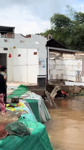 Sạc lỡ xã Mỹ Hòa hưng 