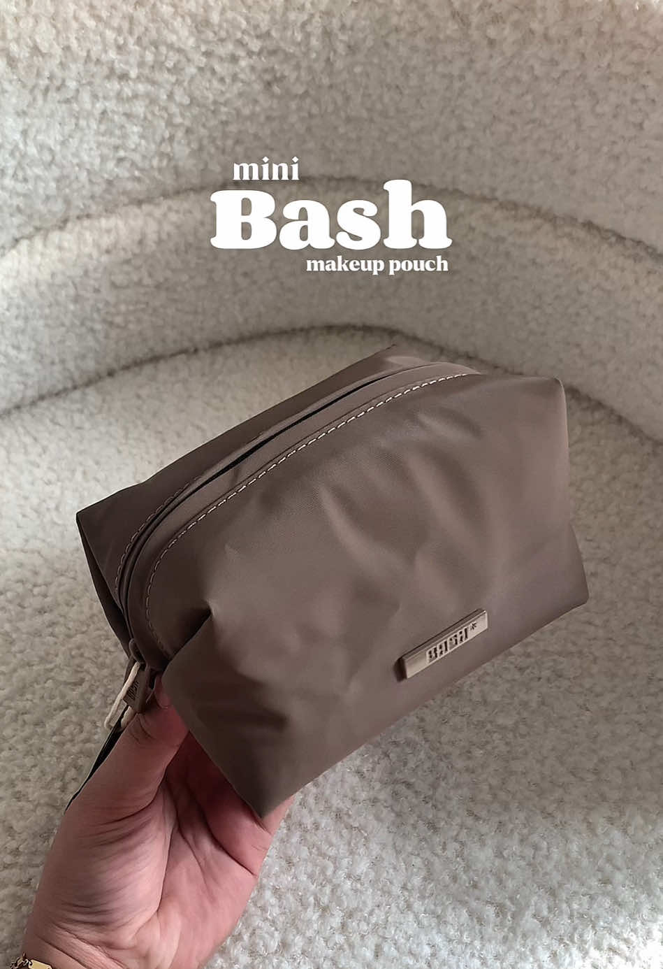Who’s obsessed with her?! I mean WHO?! 🤎💫  @BASH Manila  #bashmanila #makeuppouch #minipouch #waterproof #musthaves 