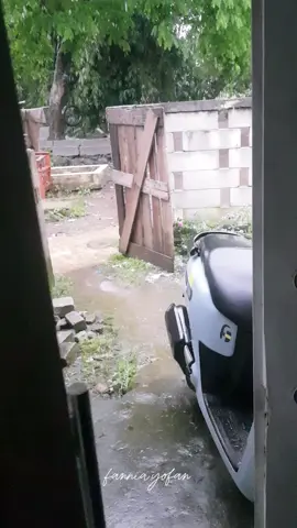 masak sambil curhat 😂😂 #sunda #DailyRoutine #kegiatanseharihari #kegiataniburumahtangga #masaksimpel 