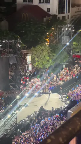 Dàn đồng ca của Sơn Tùng M-TP ở sự kiện Y fest 2025 tại phố đi bộ Nguyễn Huệ tối qua . 🔥🔥🔥#sontungmtp #viettelyfest #fancam 