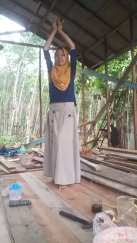 masih kaku gesss,,, karna musik nya kurang kedengeran 🤭, d hp aku#fyp #rabihatma #tari 