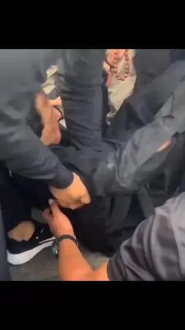 2022 میں آج کے دن (3 نومبر) پاکستان کے سابق وزیراعظم عمران خان پر وزیر آباد میں قاتلانہ حملہ ہوا، خوش قسمتی سے وہ محفوظ رہے، کیونکہ مارنے والے سے بچانے والا بڑا ہے، بدقسمتی سے آج تک یہ گتھی سلجھ نہیں سکی کہ اس حملے کے پیچھے کون اور مقصد کیا تھا۔۔!! 🫵🏻🔥🫵🏻#foryoupage #viralvideo #foryoupage #pmik #imrankhanzindabad❤️🇵🇰🤗 