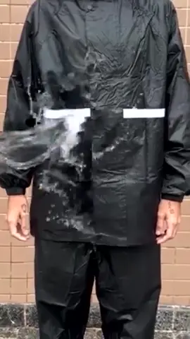 Conjunto Capa De Chuva Roupa Para Motoqueiros Ciclistas Impermeável Calça Jaqueta C/ Capuz por R$35,89 - R$37,70.  Compre na Shopee agora! https://s.shopee.com.br/8fKFEtYGQK Id do produto: ASK-ZEY-VAY