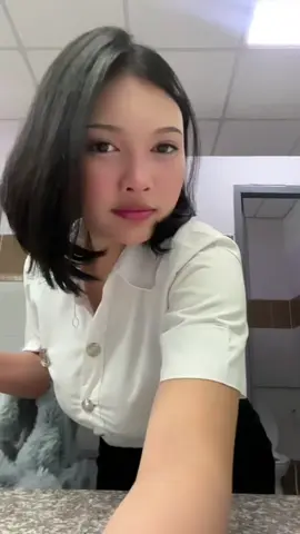 สาวๆคนไหนชอบกระเป๋าแบบขนฟูๆนิ่มๆ สะพายทีเหมือนสะพายหมอน ราคาก็น่ารัก  กดได้ในตะกร้าเลยนะคะ ไอเลิฟTikTok ไอเลิฟTikTok#tik#tiktokp#fypr#foryouะ#กระเป๋าแฟชั่นะ#กระเป๋าขน