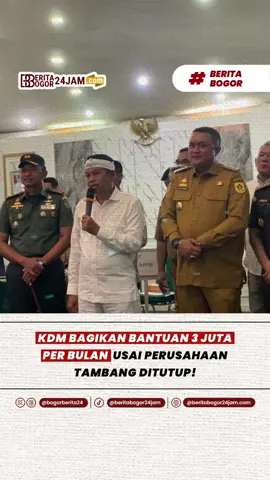 ‼️KDM SALURKAN BANTUAN 3 JUTA PER BULAN UNTUK WARGA TERDAMPAK PENUTUPAN TAMBANG‼️ Gubernur Jawa Barat Dedi Mulyadi resmi menyalurkan bantuan kompensasi sebesar Rp3 juta per bulan untuk warga yang terdampak penutupan sementara aktivitas tambang di wilayah Cigudeg, Parungpanjang, Rumpin, dan sekitarnya. Penyaluran tahap pertama digelar di Setda Kabupaten Bogor, Senin (3/11/2025). Bantuan tersebut diberikan untuk tiga bulan: November, Desember, dan Januari, dengan total Rp9 juta per warga. Tahap berikutnya akan dicairkan awal 2026 karena anggarannya belum sepenuhnya masuk dalam APBD 2025. KDM menjelaskan, kebijakan ini diambil karena banyak pekerja tambang hanya digaji sangat rendah. Ada yang menerima upah harian Rp50–80 ribu, bahkan satpam resmi hanya digaji Rp1,6 juta per bulan. Menurutnya, sektor tambang selama ini menghasilkan kerusakan alam, tapi tidak memberi kesejahteraan yang layak bagi warga. Nah gimana nih menurutmu? Setuju atau nggak setuju dengan kebijakan ini? Kenapa? Coba tulis pendapatmu di komentar! #KDM #dedimulyadi  #kangdedimulyadi #viral #fyp 