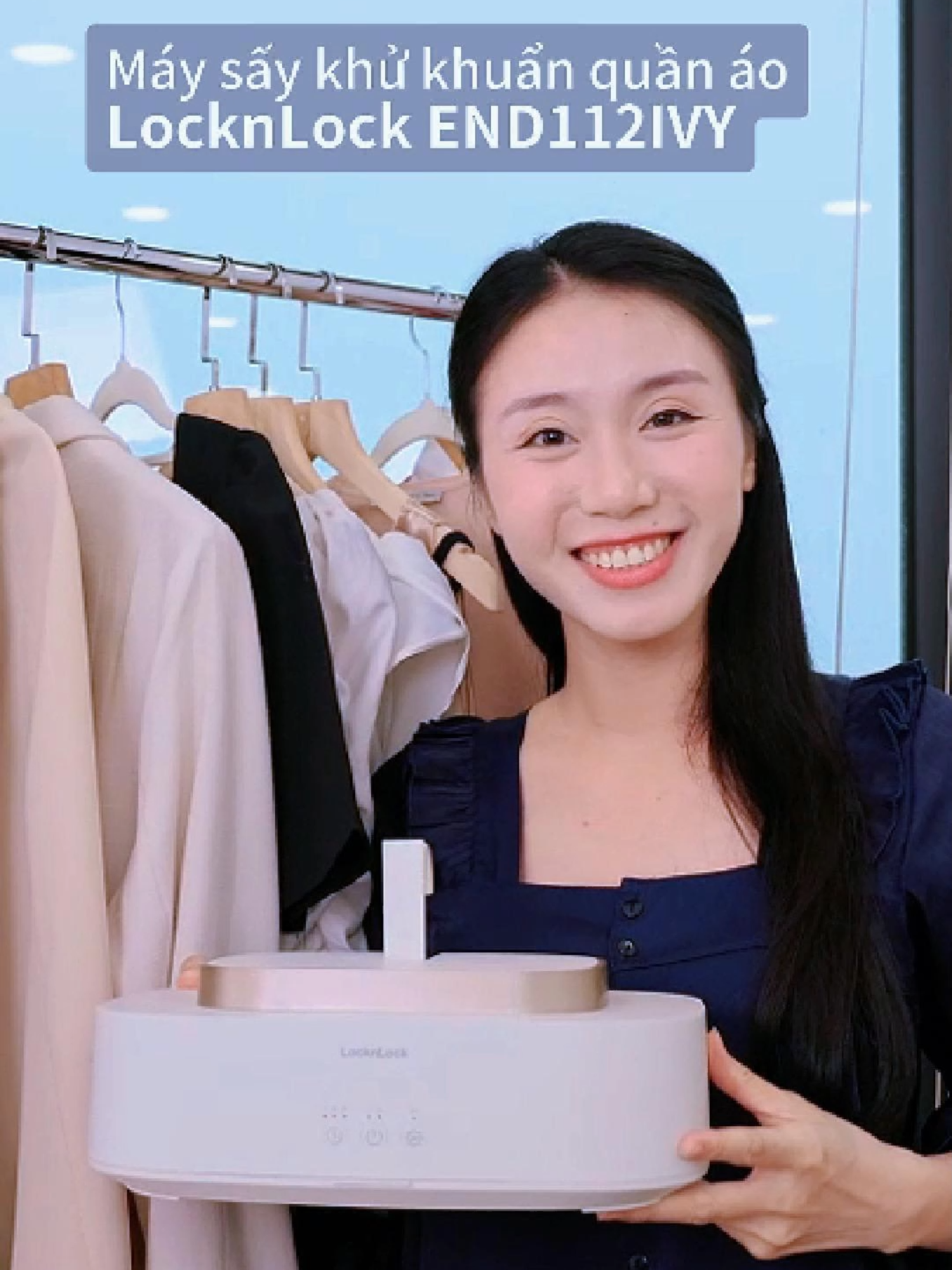 Dù thời tiết mưa ẩm hay không gian giặt phơi chật hẹp, có Máy sấy khử khuẩn quần áo LocknLock là có ngay đồ mặc thơm sạch chẳng lo ẩm mốc! #locknlock #locknlockvietnam #maysayquanao #maysayquanaogapgon #maygiatsay