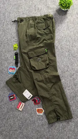 Outfit buat daki gunung, jogging ngecamp, celana trackpant anti air super detail dan keren banget #celanatrackpants #celanacargo #celanaparasut #outfitideas #OOTD 