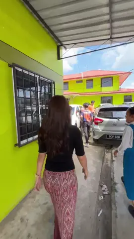 This surprise wasn’t just a birthday celebration. It was a reminder of why teaching is one of the greatest blessings in my life. Thank you, my dear Form 5s, for loving me the way you do. I’ll carry this memory with me always.  Despite being busy preparing for SPM, they still took the time to plan this for me… and my heart is so full. All the best in SPM go shine, all of you 🫶🏻 #spm#proudteacher#